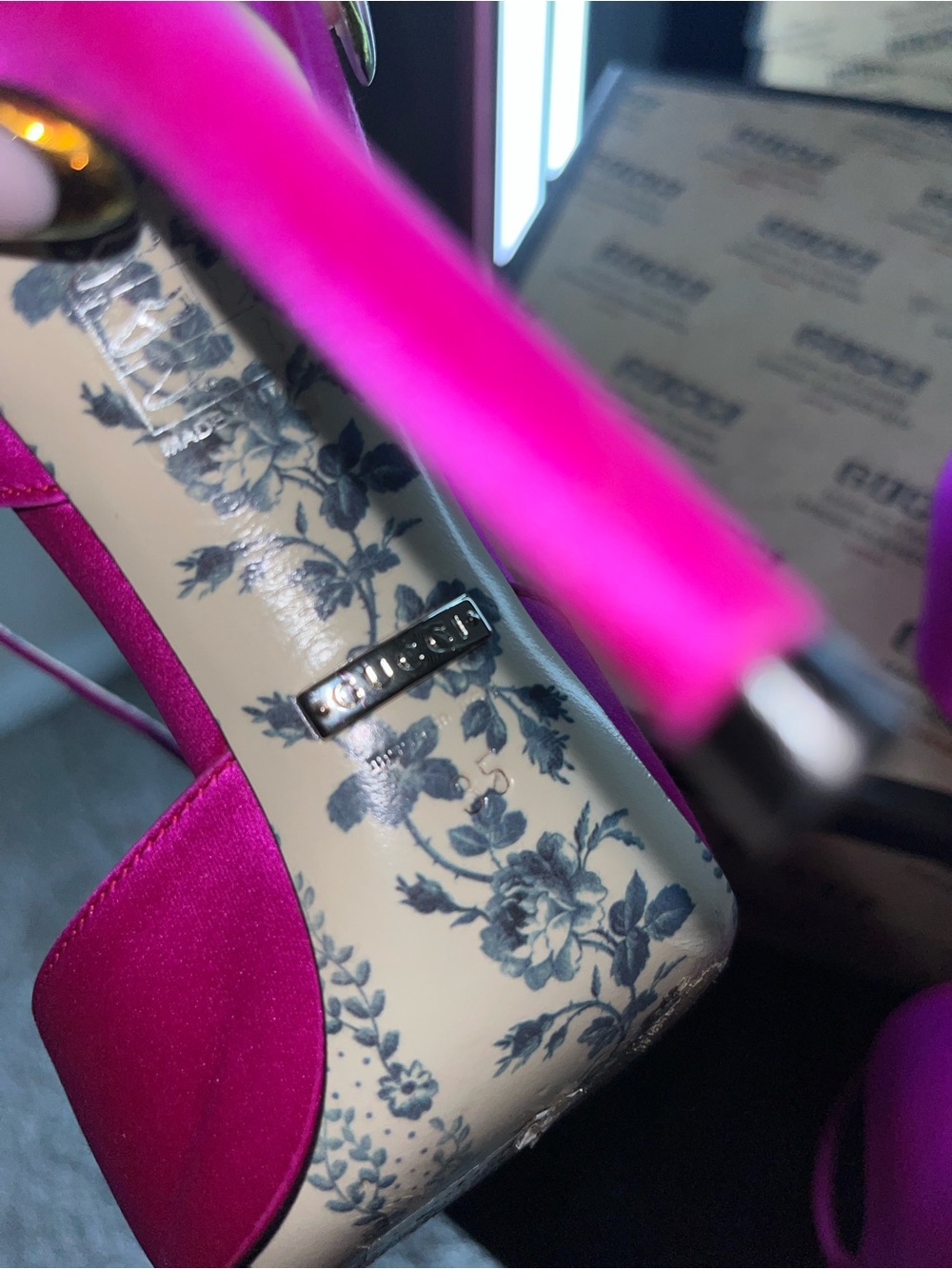 Gucci Satin Fuchsia Slingback Pumps with Floral Insole - Picture 4 of 4